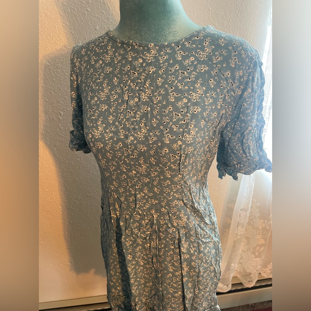 Rewind: cute floral sundress - Picture 2 of 4